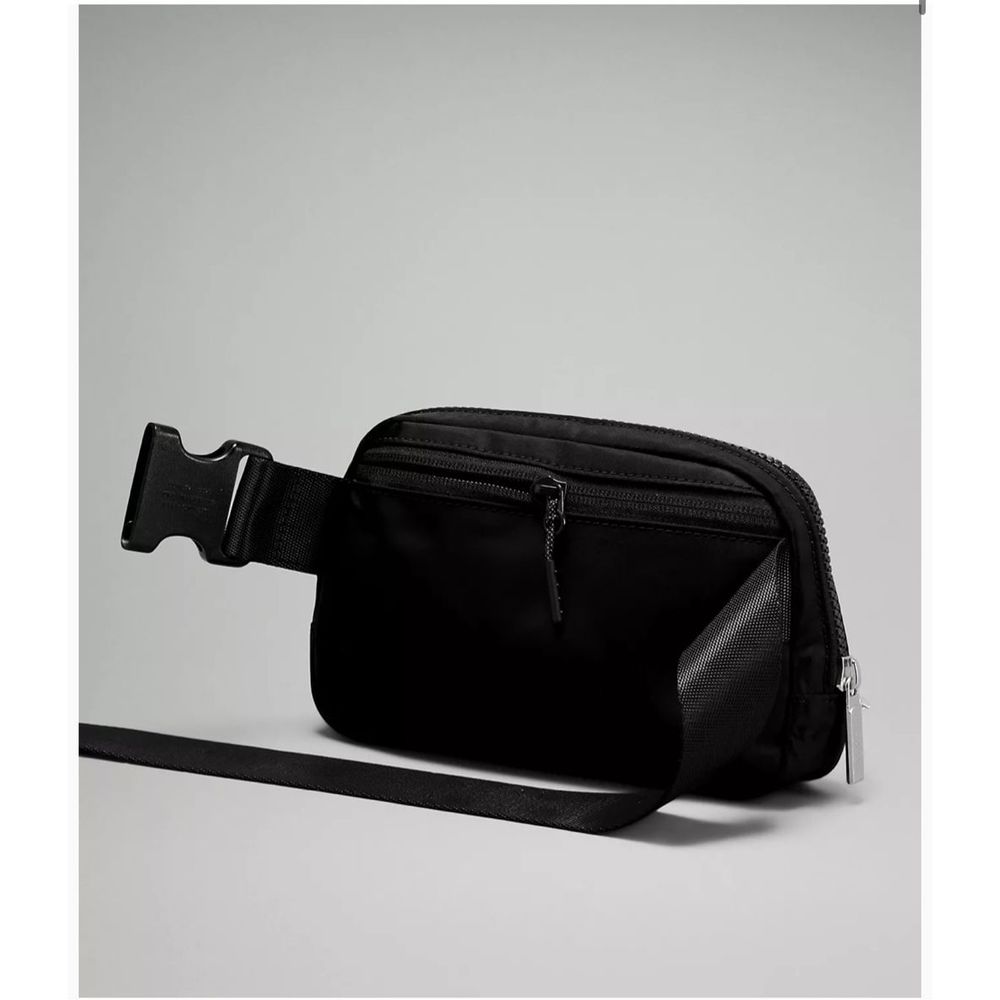 NWT Lululemon Everywhere Black Belt Bag
Sold Out Online - Picture 3 of 11